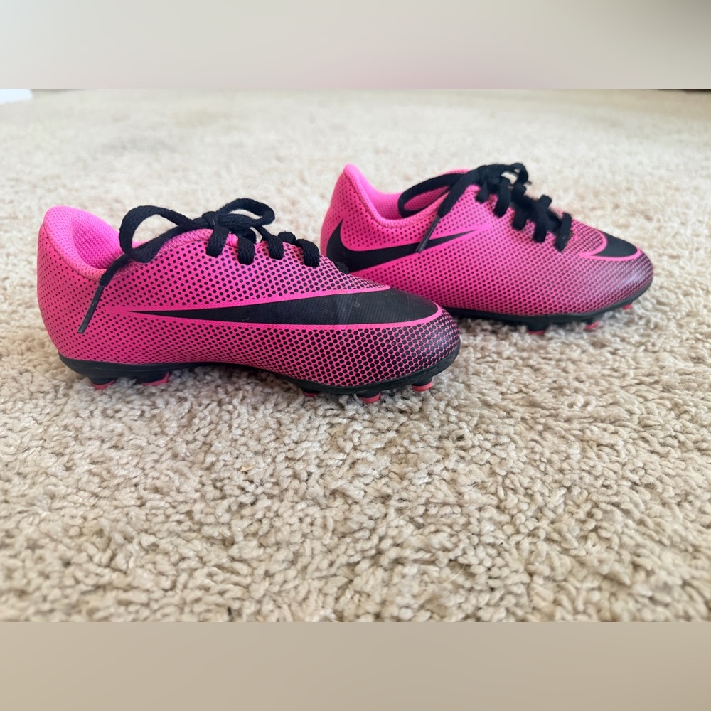 Nike Kids Sneakers in Pink and Black - Picture 4 of 6
